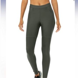 Alo yoga High-Waist 4 Pocket
Utility Leggings